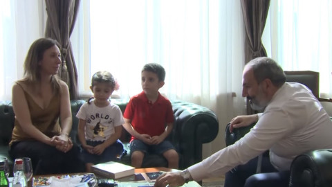 Փոքրիկ Մայքլը համոզվեց՝ Փաշինյանը իրական է, միայն TV-ում չէ