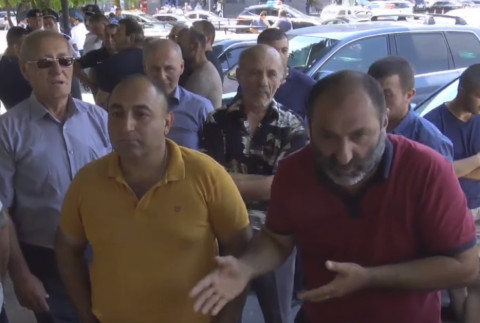 Մարզպետարանի աշխատողները չգիտեն՝ ձմերուկը ծառի վրա ա աճում, թե հողի վրա