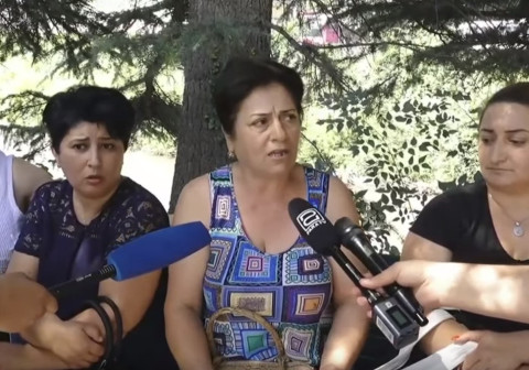 Քացով խփում էին դռանը, բացեմ, տեսնեմ՝ մի 12 խմած միլիցեք