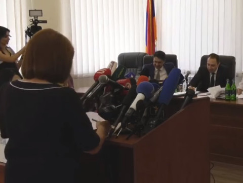 Բա ի՞նչ անեի, պատերի տակ երդվե՞ի. Նախշուն Տավարացյան