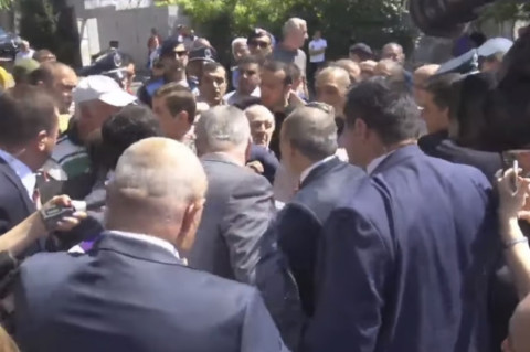 Էսօր ուրիշ բանի համար ենք եկել, մի գոռացեք, Փաշինյանը չլսեց գյումրեցիների բողոքները