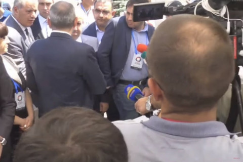 Դրամապանակս բերեք, տունը չեմ թողել, ավտոյի մեջ ա. Փաշինյանը՝ թիկնապահին