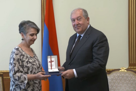 Արմեն Սարգսյանը Բաղրամյան 26–ում հյուրընկալել է երգահան Մարինե Ալեսին