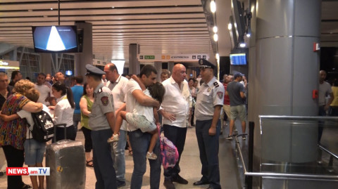 Հյուրանոցում մեզ շատ վատ էին վերաբերվում. Հուրգադայում մնացած հայերը վերջապես ժամանեցին Երեւան