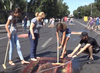 Գորգերի լվացում. ԱԺ-ում Վարդավառ են նշում