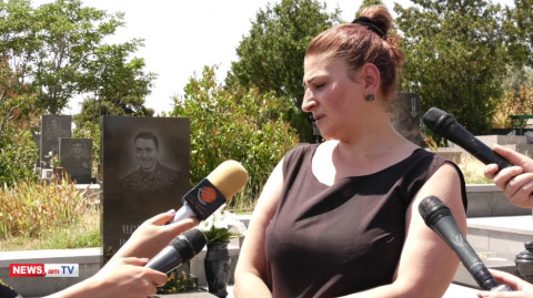 Մեզ երկրորդ անգամ ժողովուրդը թաղեց. Ուրֆանյանի մայրը հուզվեց «Եռաբլուրում»
