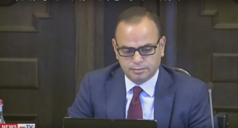 Կառավարությունը ծափահարություններով ողջունեց Զարեհ Սարգսյանին