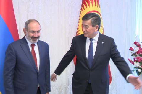 Փաշինյանը հանդիպել է Ղրղզստանի նախագահի հետ