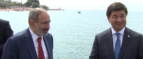 Փաշինյանը ԵՏՄ անդամ երկրների կառավարությունների ղեկավարների հետ շրջել է Իսիկ Կուլ լճի ափին