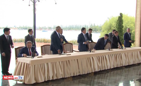 Փաշինյանը մասնակցել է ԵԱՏՄ հիմնադրման 5-ամյակին նվիրված նամականիշների մարման արարողությանը