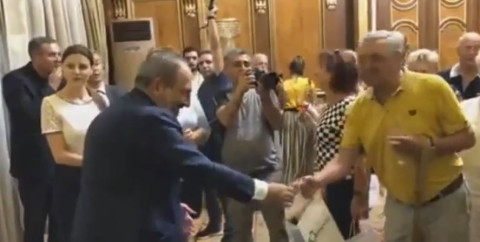 Փաշինյանը տուրիստների է հյուրընկալել Կառավարությունում