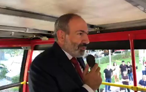Փաշինյանը գիդ է աշխատում Երեւանում