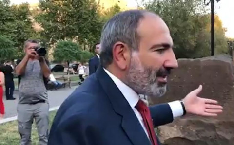 «Խայտառակ չլինեմ». Փաշինյանը շփոթեց սեպագիր արձանագրության տեղը
