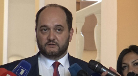 Նախարարին եկել, խաչապուրիի՞ց եք հարցնում. Արայիկ Հարությունյանը բարկացավ