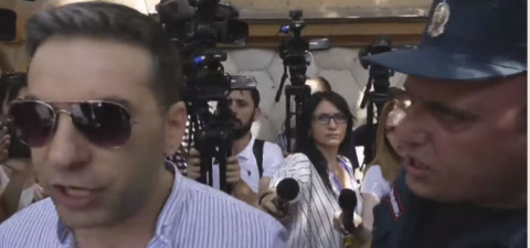 Մի սադրեք. լեզվակռիվ ցուցարարի եւ ոստիկանների միջեւ