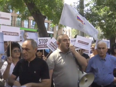 Քոչարյանի աջակիցները նամակ են հանձնում Ֆրանսիայի եւ Իտալիայի դեսպանատներին