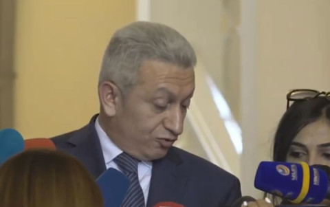 Միկրոֆոններն էնպես եք պահել, որ չեմ ընկնի. Ջանջուղազյանը կատակեց