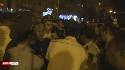 Քաշքշուկ «Մալաթիա մոլի» մոտ