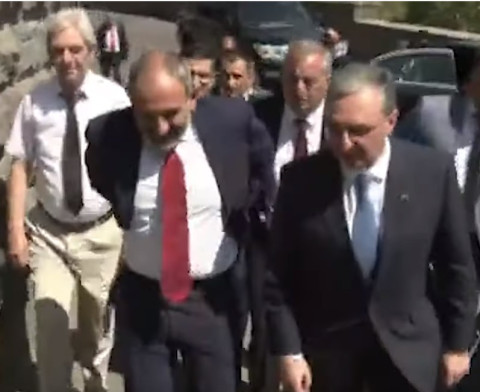 Նիկոլ Փաշինյանը ժամանում է ԱԳՆ