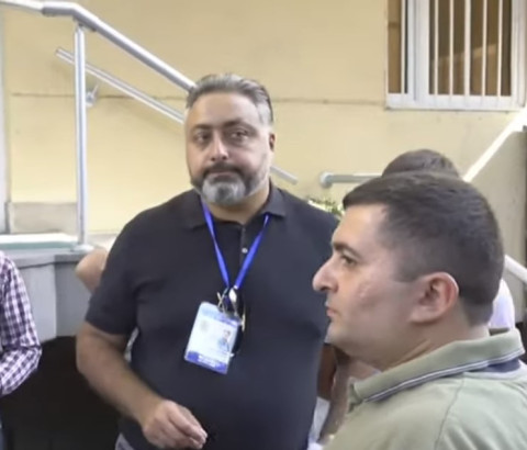 Որ մինչև հիմա չի փլվել, հիմա էլ չի փլվի. Վիկտոր Մնացականյանը՝ վիճահարույց շենքի մասին