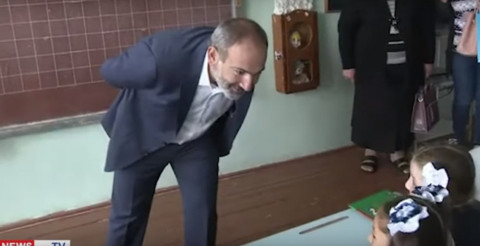 Ո՞ր մեծանաս ինչ ես դառնալու.Փաշինյանի հարցը վահանցի առաջին դասարանցիներին