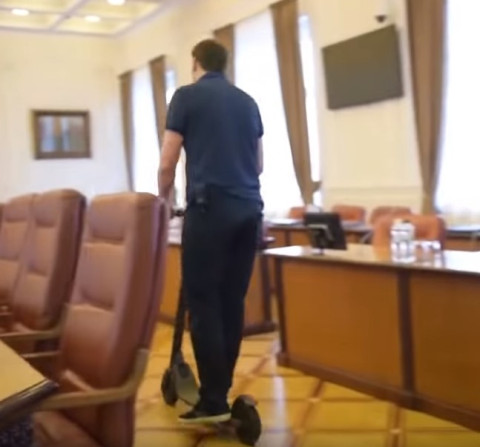 Ուկրաինայի նոր վարչապետը կառավարությունում շրջել է ինքնագլորով
