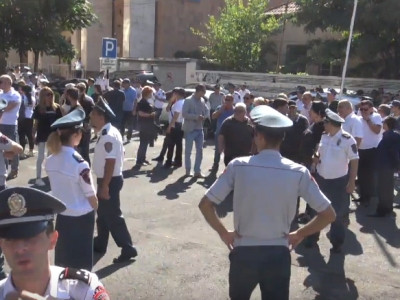 Քոչարյանի աջակիցների ակցիան ՍԴ դիմաց