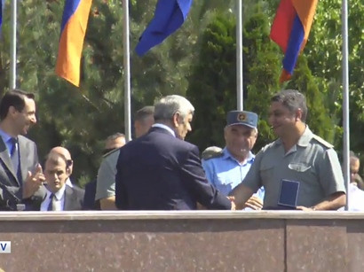 Արթուր Վանեցյանը պարգեւատրեց Ֆելիքս Ցոլակյանին