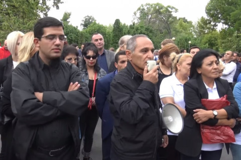 Քոչարյանը քաղաքական բանտարկյալ է. ցուցարարները պահանջում են ազատ արձակել նրան
