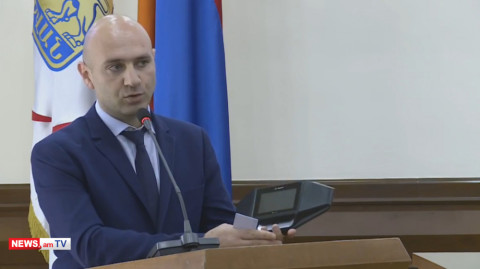 Երեւանի ավագանու անդամները սովորում են քվեարկել էլեկտրոնային համակարգով
