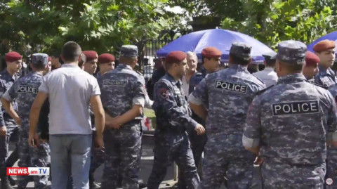 Կարմիր բերետավորները ժամանեցին դատարան, որտեղ ընթանում է Քոչարյանի գործով նիստը