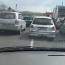 Ոչ ոստիկան կա, ոչ տեր կա, ոչ` տիրական. խցանում Սովետաշենի գերեզմանների ճանապարհին