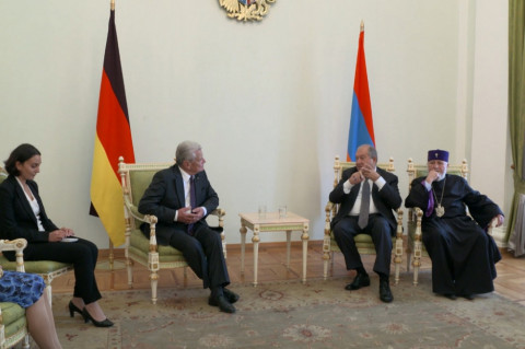 Արմեն Սարգսյանը Գարեգին Բ–ի հետ հյուրընկալել է Գերմանիայի նախկին նախագահին