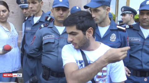 Ներողություն եմ խնդրում մայրերից. քառօրյայի մասնակիցը պատշաճ վերաբերմունք է պահանջում իշխանությունից
