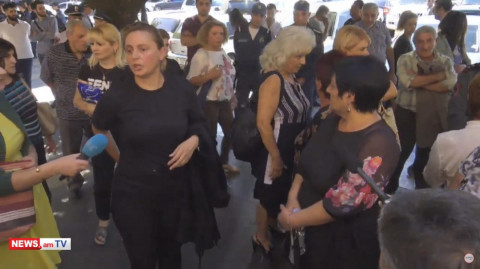 Գիշերը չես քնո՞ւմ վրեժ լուծելու համար, այ ողորմելի արարած. ցուցարարը՝ Փաշինյանին