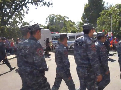 Քոչարյանի աջակիցների ակցիան Շենգավիթի դատարանի դիմաց