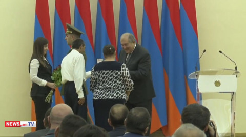 15 երեխա ունեցող Մելքոնյան ամուսինները պարգեւատրվեցին
