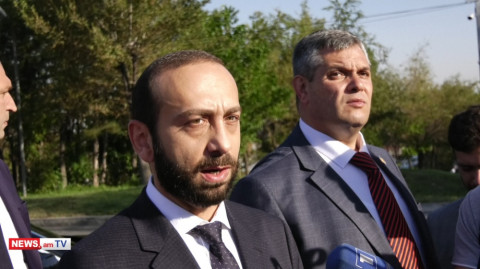 «Էստեղ հակասական բան կա». Արարատ Միրզոյանը՝ Հրայր Թովմասյանին լիազորություններից զրկելու մասին