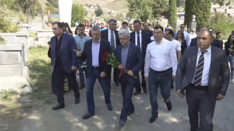Սերժ Սարգսյանը Վանաձորում հարգանքի տուրք մատուցեց զոհված ազատամարտիկների հիշատակին