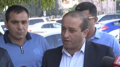 Մարզպետի եղբայրը վերանորոգում է մեքենան, որը իրեղեն ապացույց է. պահեստազորի սպաները բողոքում են