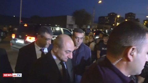 Բակո Սահակյանը մասնակցում է Հայկ Հարությունյանի հոգեհանգստին