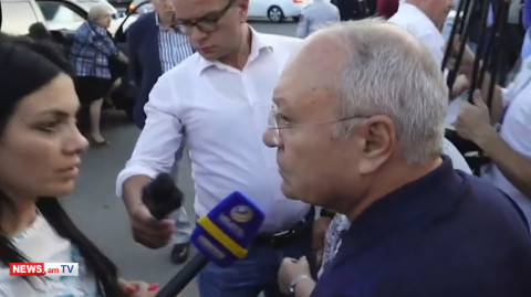 «Թույլ տվեք գնամ». Աղվան Հովսեփյանը ոչ մի հարցի չպատասխանեց