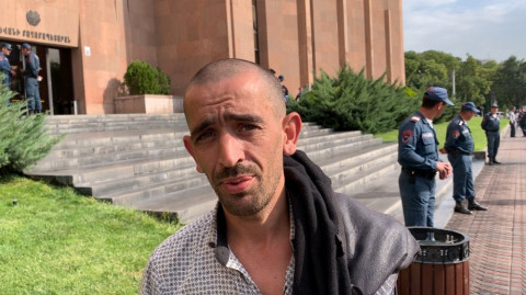 «Մարությանի համար էդքան դոշ ենք տվել». «Սանիթեքի» աշխատողները կրկին քաղաքապետարանի դիմաց են