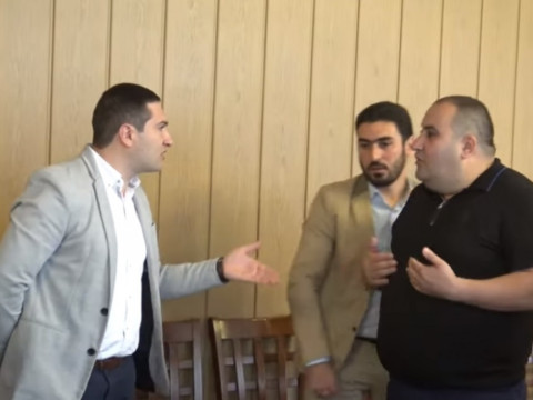 Դուք մարզպետի բաջանաղն եք չէ՞, որ մտածում էր՝ կովը ջերմոցում են պահում. գյուղապետը բորբոքվեց
