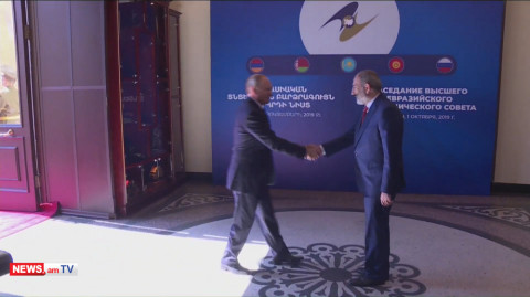 Ինչպես Փաշինյանը դիմավորեց Պուտինին