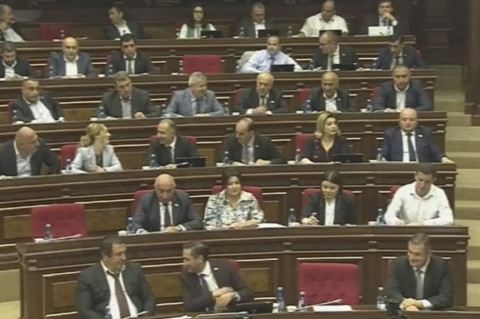 Գագիկ Ծառուկյանի «կողմը» չէր գրանցվել. պատգամավորները ստիպված էին կրկին քվեարկել