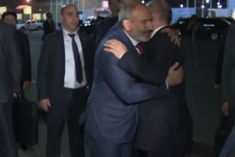 Փաշինյանը «Զվարթնոց»–ում ճանապարհել է Պուտինին