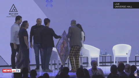Քիմ Քարդաշյանին դիմանկար նվիրեցին WCIT 2019-ում