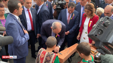 Նիկոլ Փաշինյանը՝ «քանդակագործի դերում»