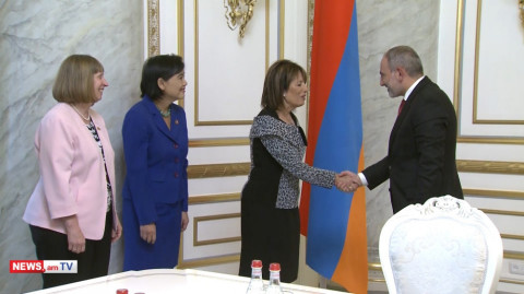 Փաշինյանը հանդիպել է ԱՄՆ Կոնգրեսականներ Ջեքի Սփիըրին եւ Ջուդի Չուին